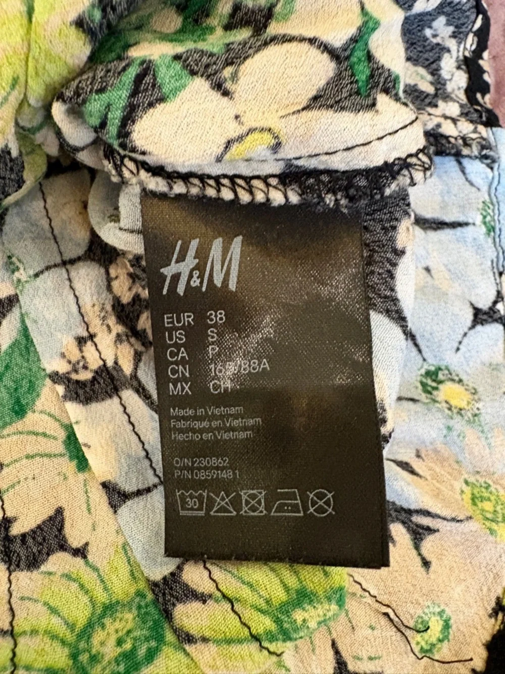 H&M Black Floral Tie-Front Puff Sleeve Top - Picture 5 of 6